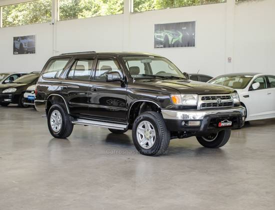 TOYOTA HILUX SW4 3.0 4X4 8V TURBO DIESEL 4P MANUAL